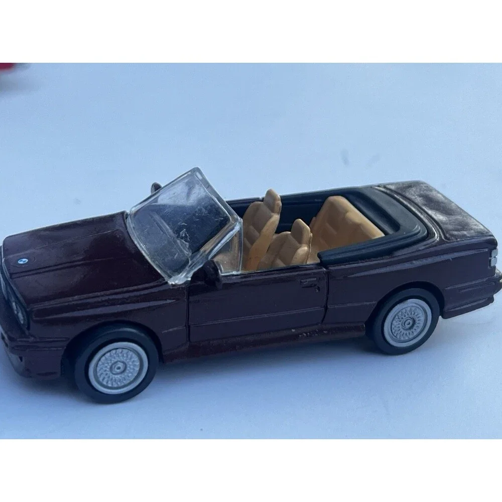 1997 Maisto BMW M3 E30 Convertible 1:43 Die Cast Burgundy 1988 Model Car
